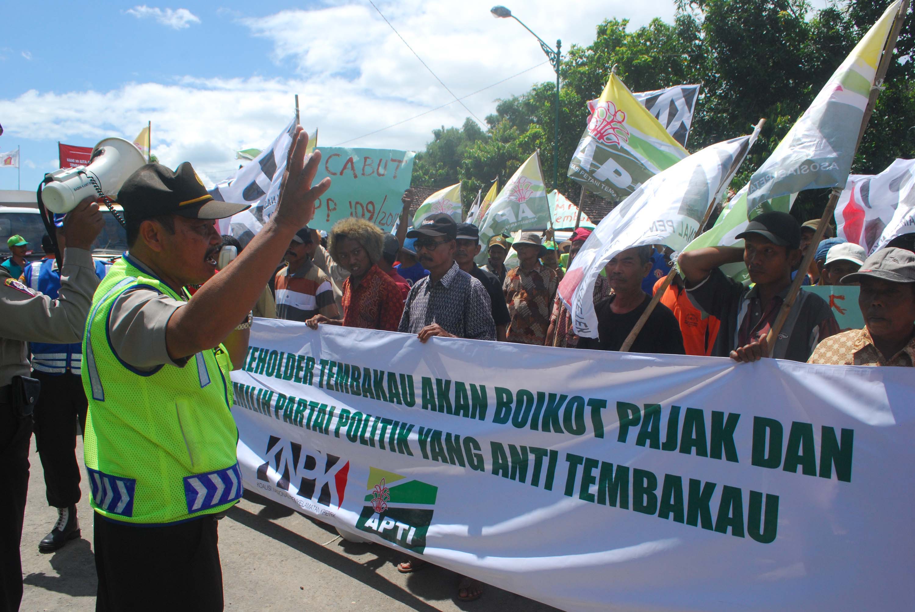 DEMO PETANI TEMBAKAU