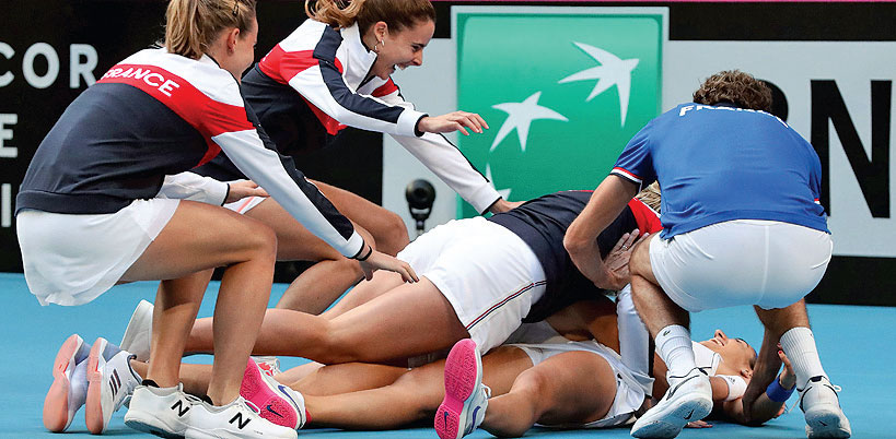 Tim Fed Prancis meluapkan kegembiraan seusai menundukkan Australia di fi nal kemarin.  