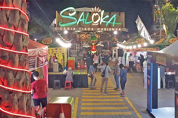 Sejumlah stan UKM berada di Saloka Park di Jalan Fatmawati, Lopait, Kecamatan Tuntang, Kabupaten Semarang, Jawa Tengah, kemarin.