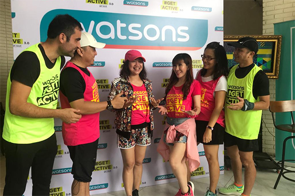 Para instruktur senam zumba pada program Get Active Festival 3.0 di arena CFD FX Sudirman, Jakarta, Minggu (24/11).