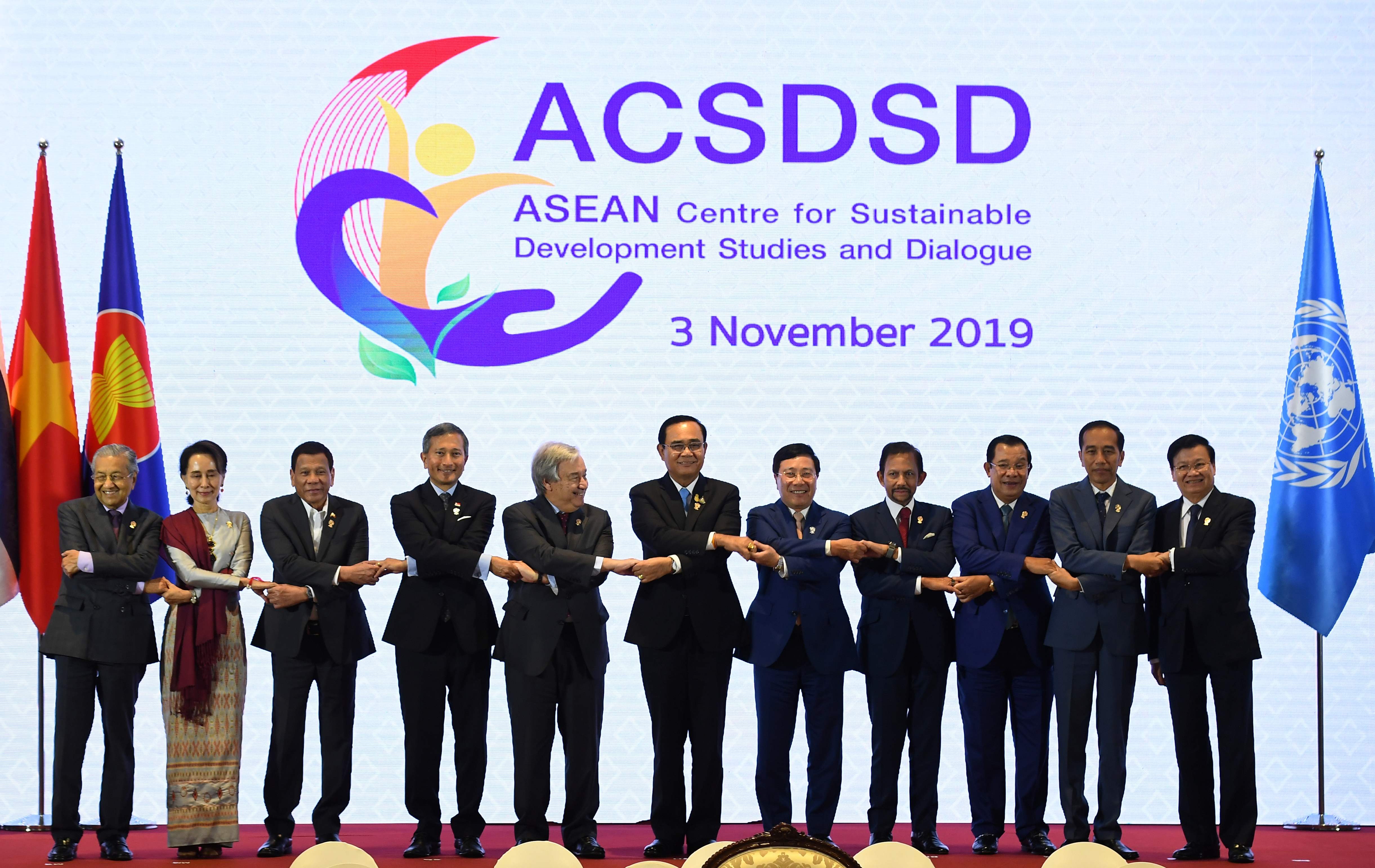 Presiden Joko Widodo bersama para pemimpin ASEAN