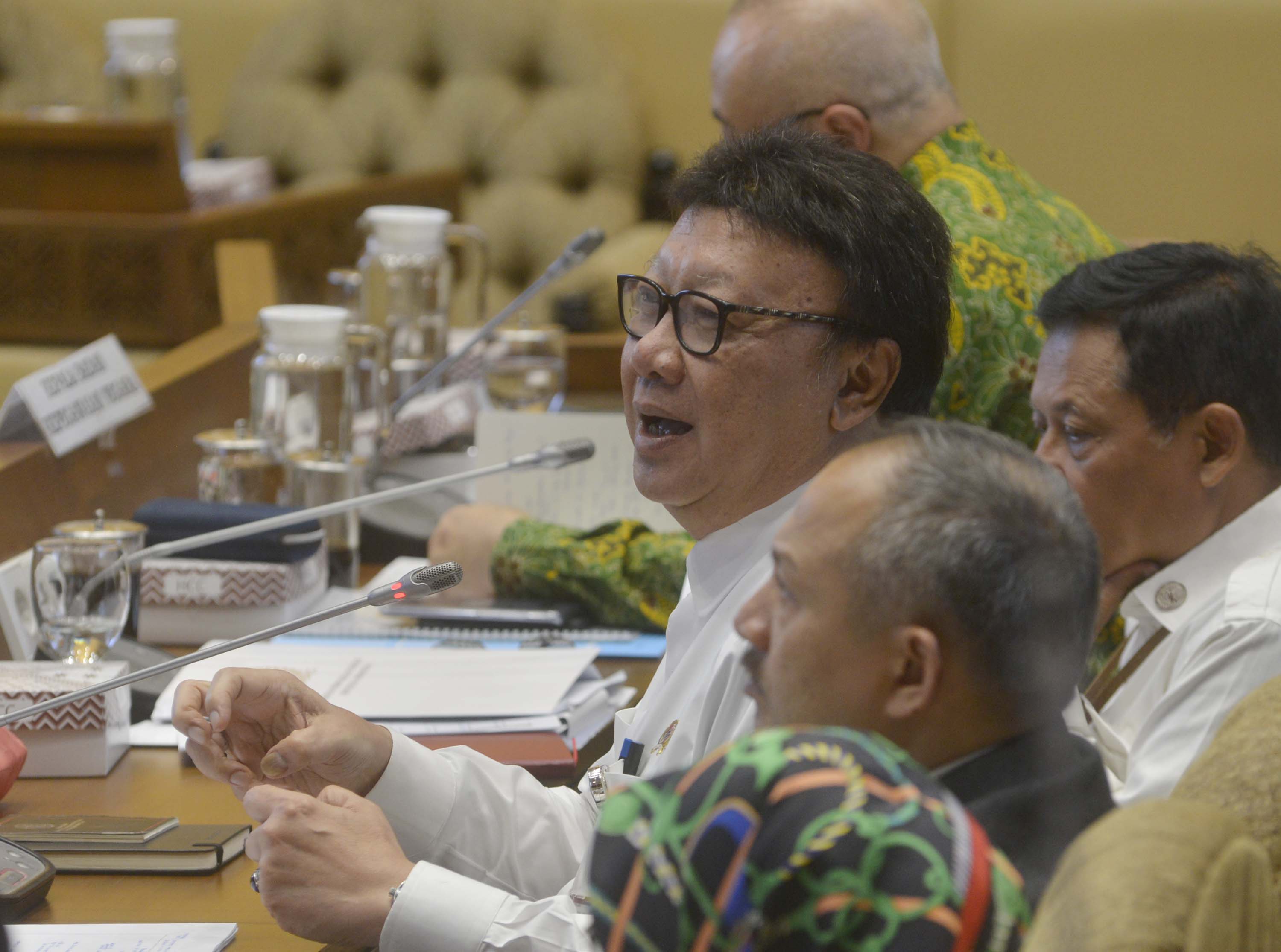 Menteri Pan RB Tjahjo Kumolo saat Rapat dengan Komisi II DPR, Snein (18/11).