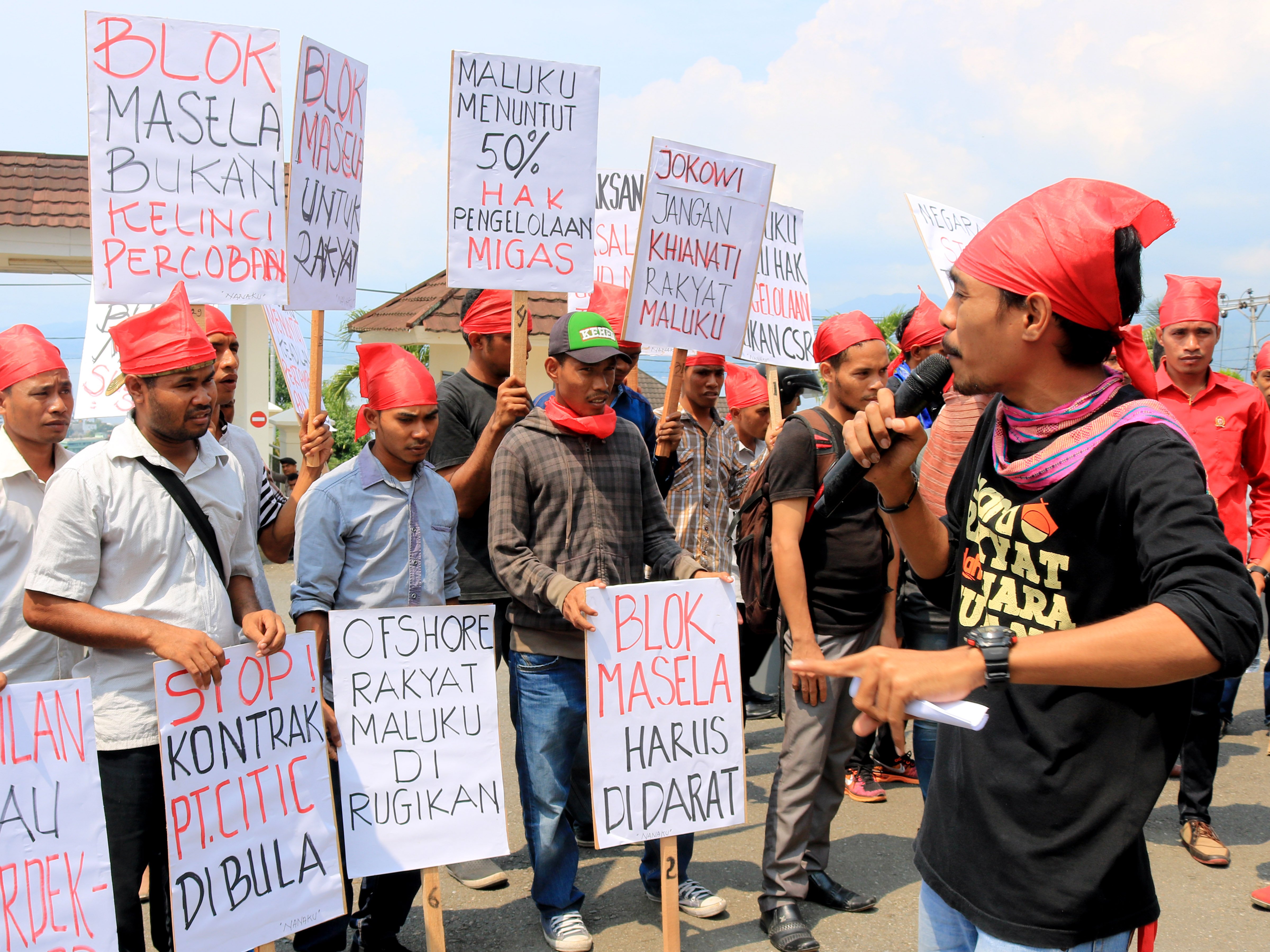 Presiden Joko Widodo membagi hak partisipasi (participating interest/PI) 10% terkait ekplorasi migas Blok Masela antara Nusa Tenggara Timur 