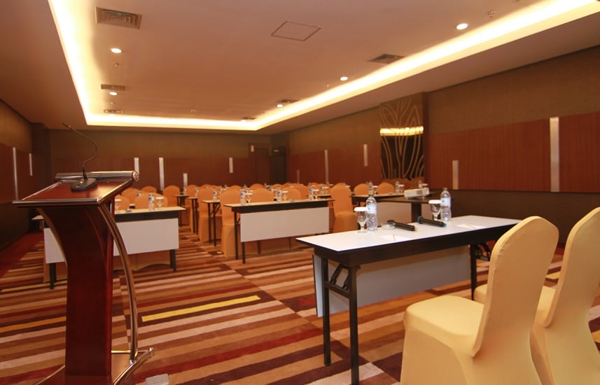 Ruang meeting The Falatehan Hotel 