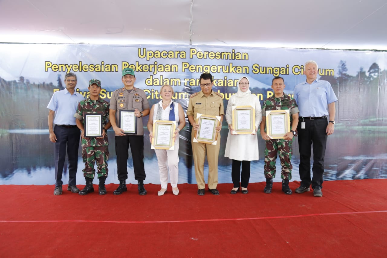 Upacara Penyelesaian Pekerjaan Pengerukan Sungai Citarum di Jalan Kampung Sawah, Kampung Sawah, Desa Cilangkap, Kabupaten Purwakarta.