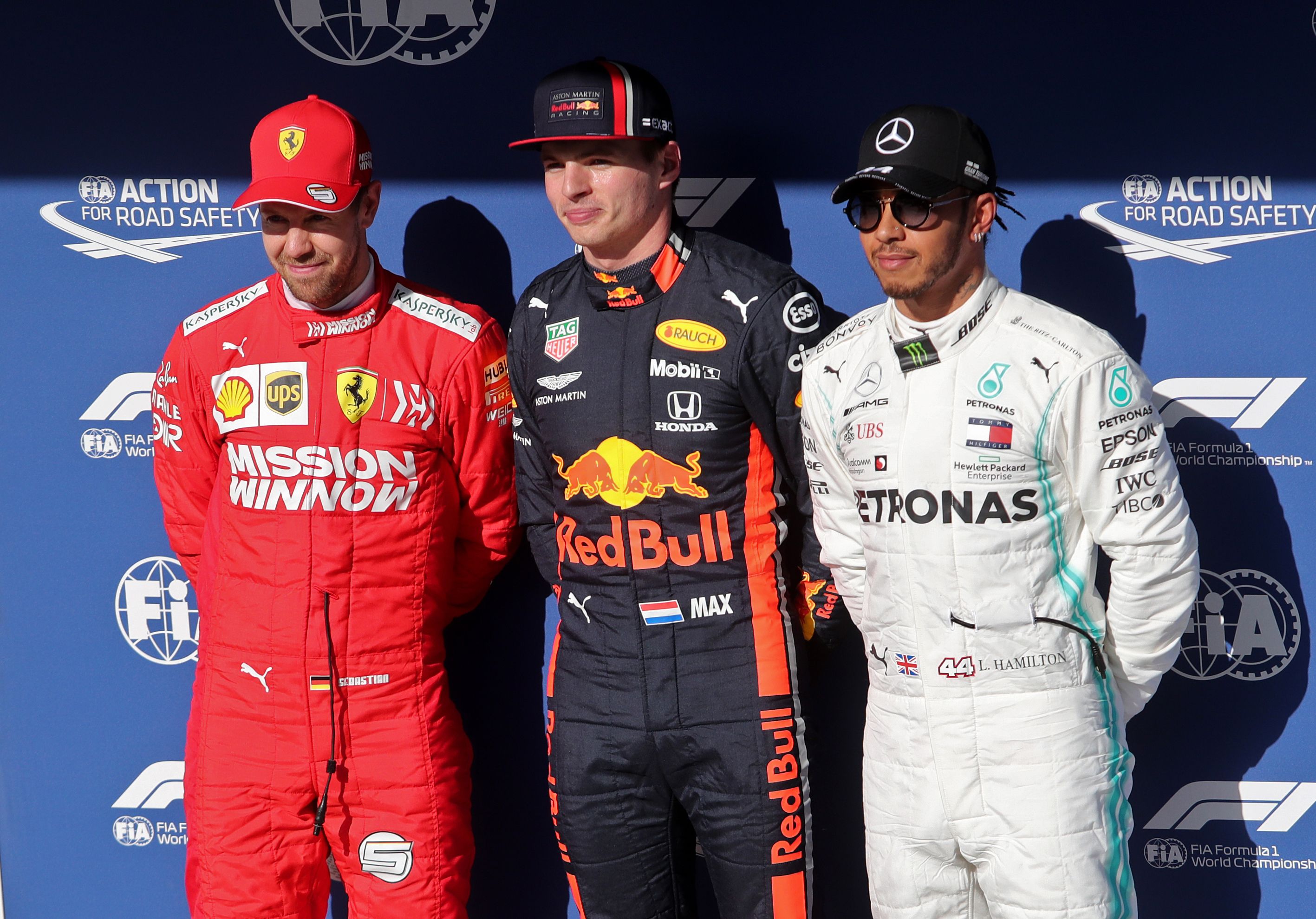  Pembalap asal Belgia Max Verstappen (tengah) diapit Sebastian Vettel (kiri) dan Lewis Hamilton dalam GP Brasil, Sabtu (16/11/2019)
