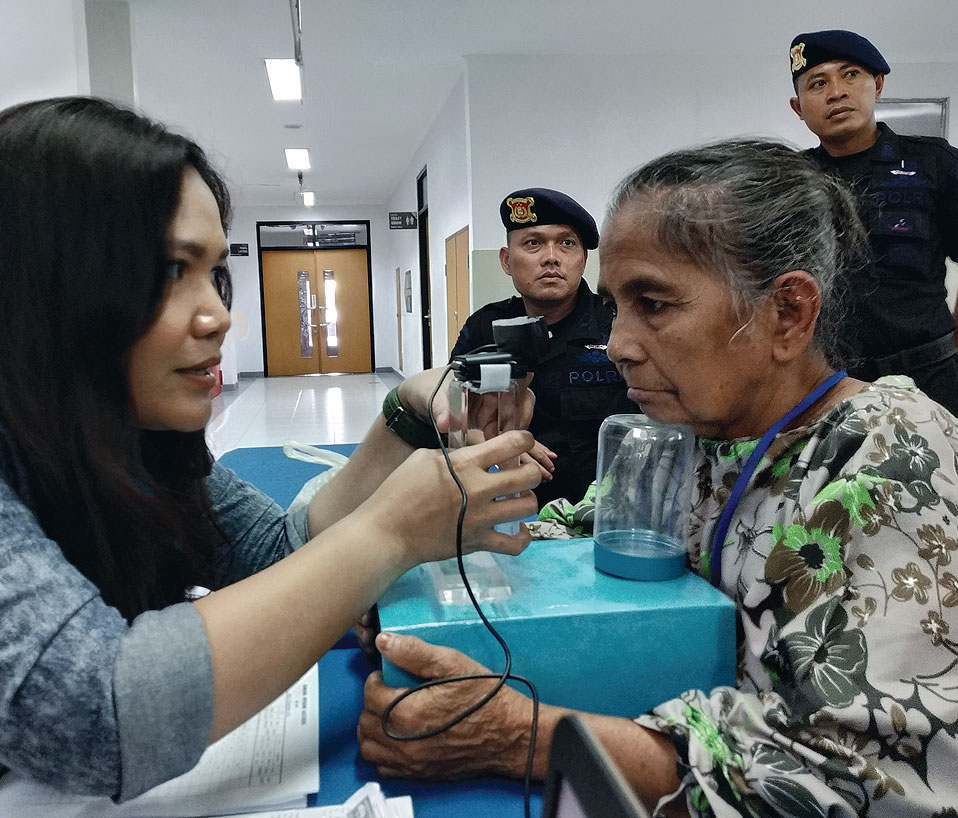 Metro TV dan Brimob Gelar Operasi Katarak Gratis