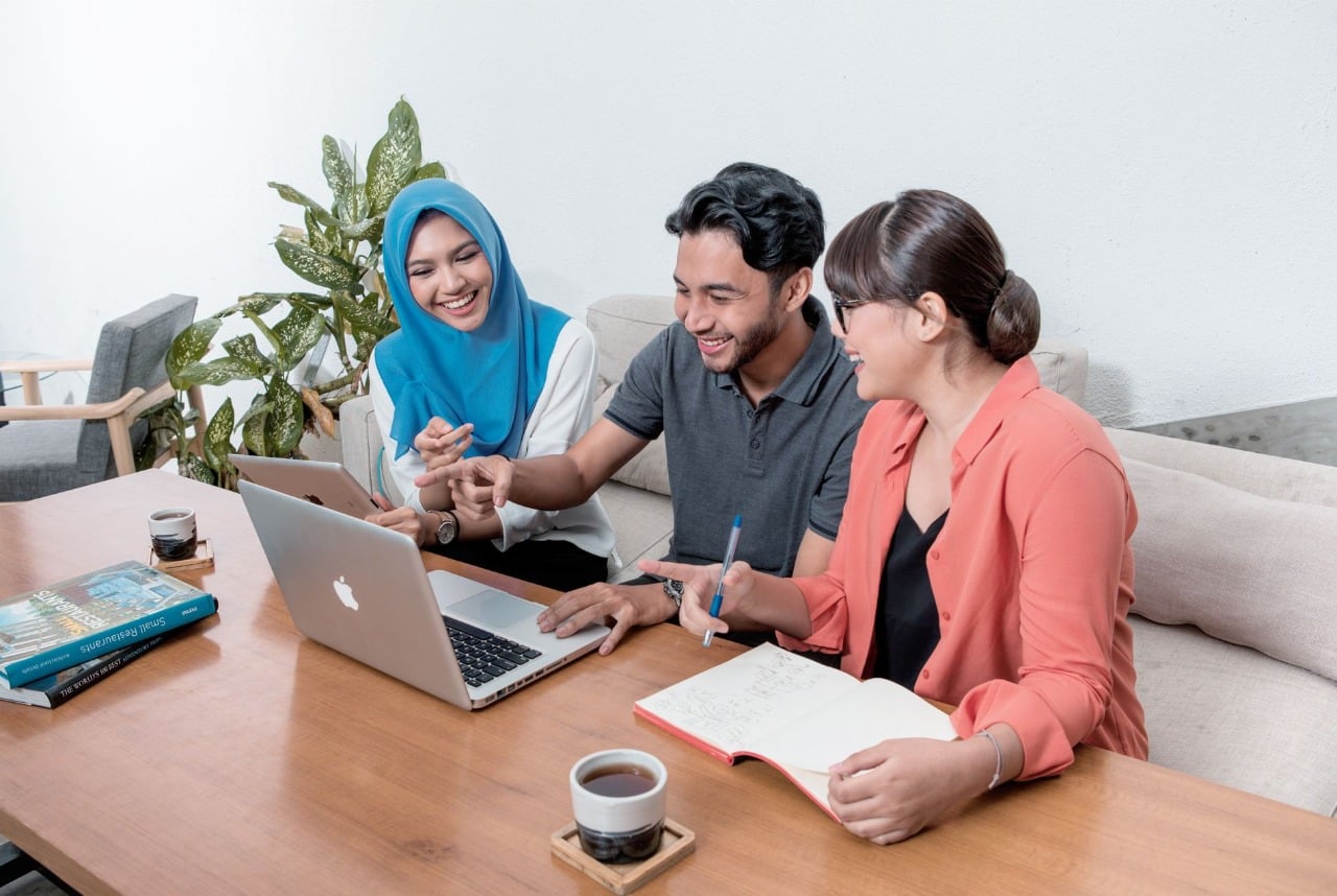 Ilustrasi pembelajaran online dari HarukaEDU