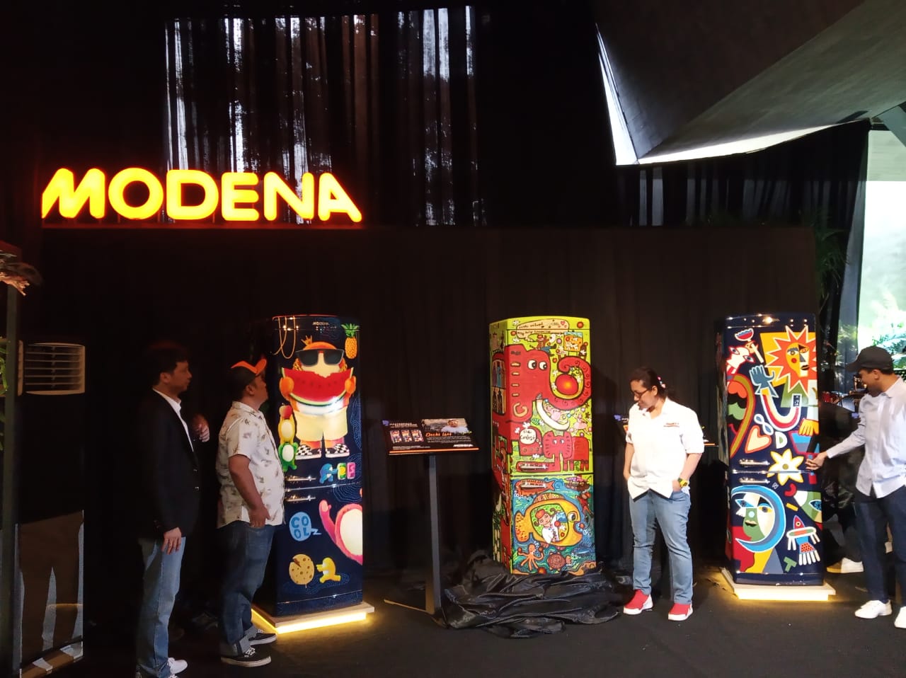 Karya pelukis di lemari Es Retrofridge Modena