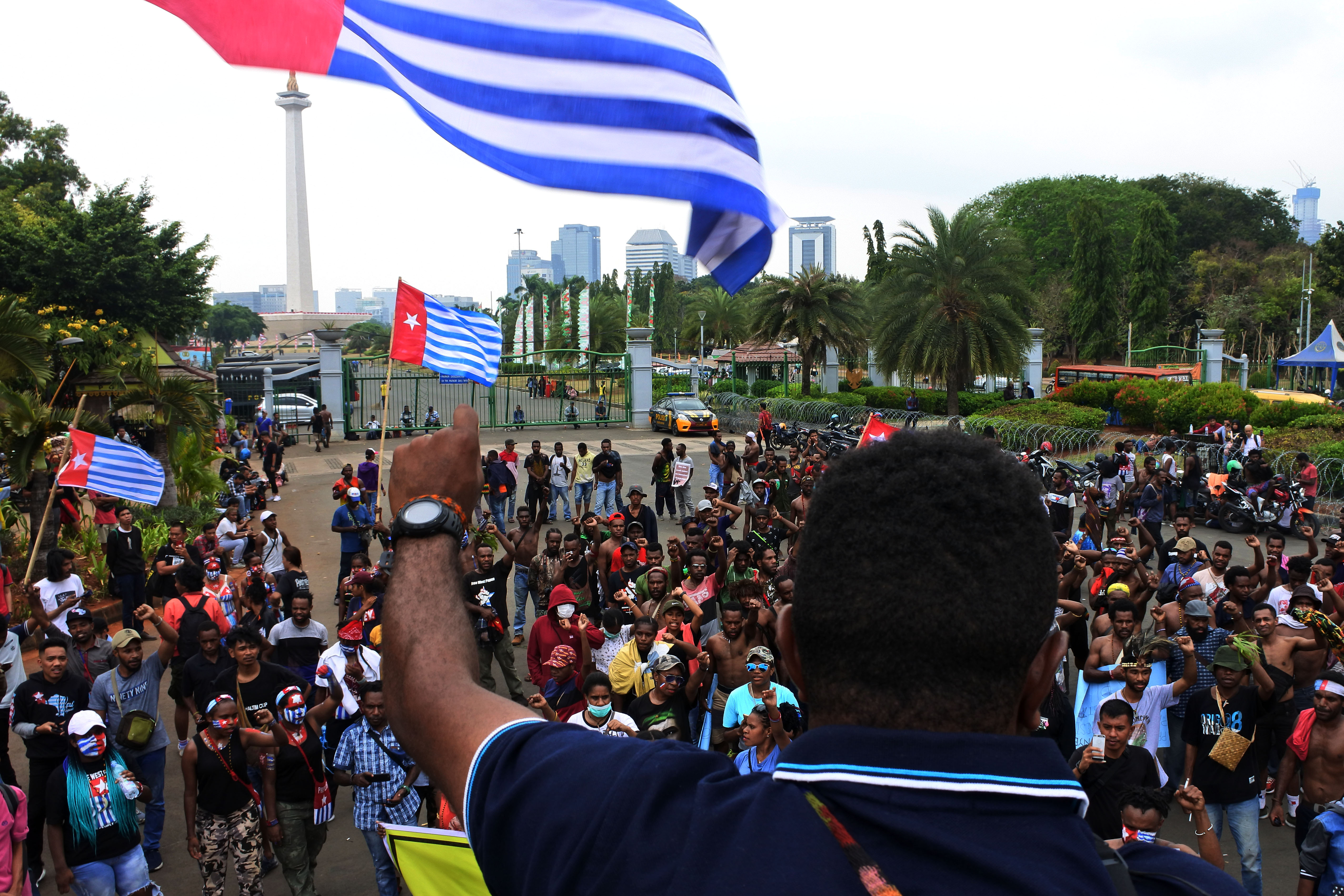 Aksi warga Papua melakukan aksi di depan Istana Negara