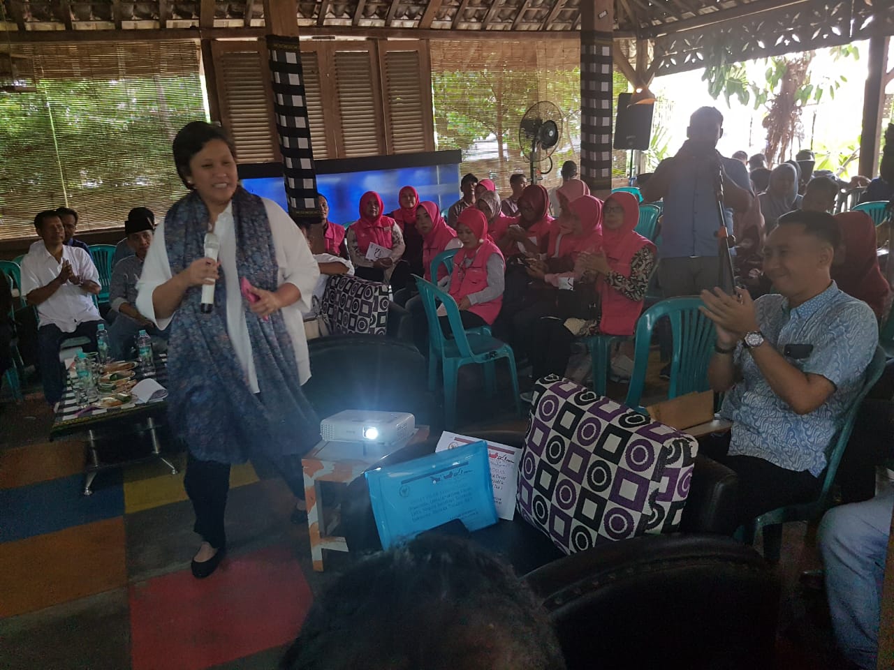 Wakil Ketua MPR Lestari Moerdijat menyosialisasikan Empat Pilar Kehidupan Berbangsa dan Bernegara di Joglo Sawah, Kudus, Jawa Tengah.