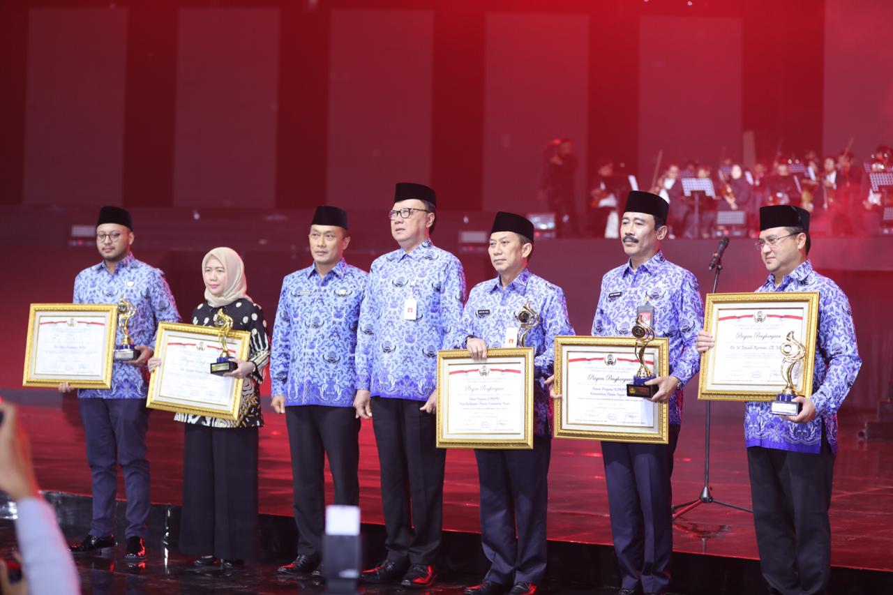 Menteri Pendayagunaan Aparatur Negara dan Reformasi Birokrasi Tjahjo Kumolo memperingati Hari Ulang Tahun ke-48 Korpri di Jakarta.