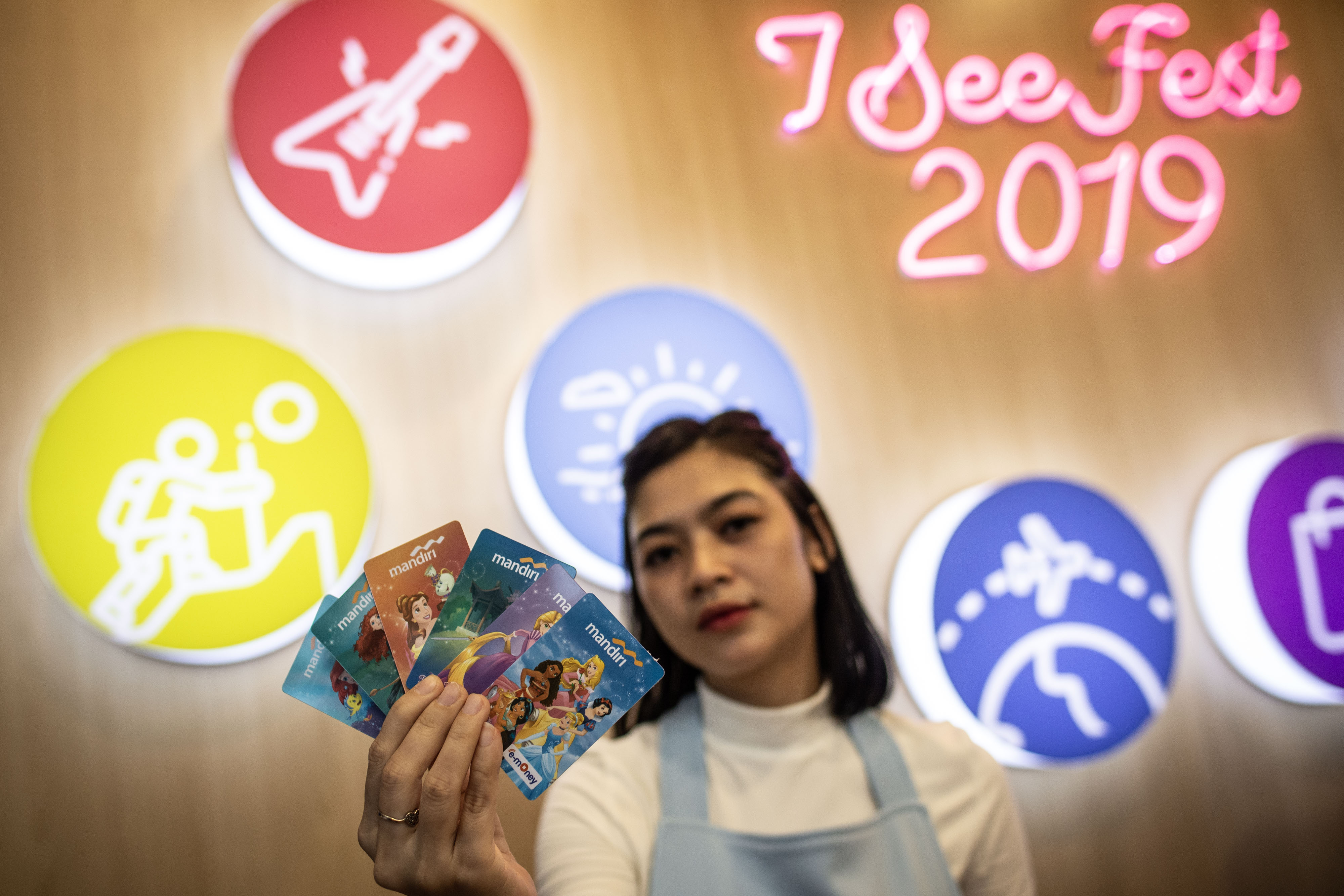 Uang elektornik yang dikeluarkan salah satu bank di Indonesia