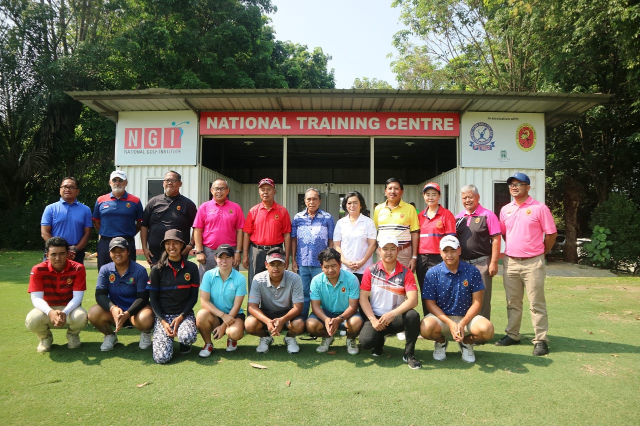 Para pegolf Pelatnas seusai berlatih di pemusatan latihan nasional NGI di Emeralda Golf Club, Cimanggis, Depok, Jawa Barat. 