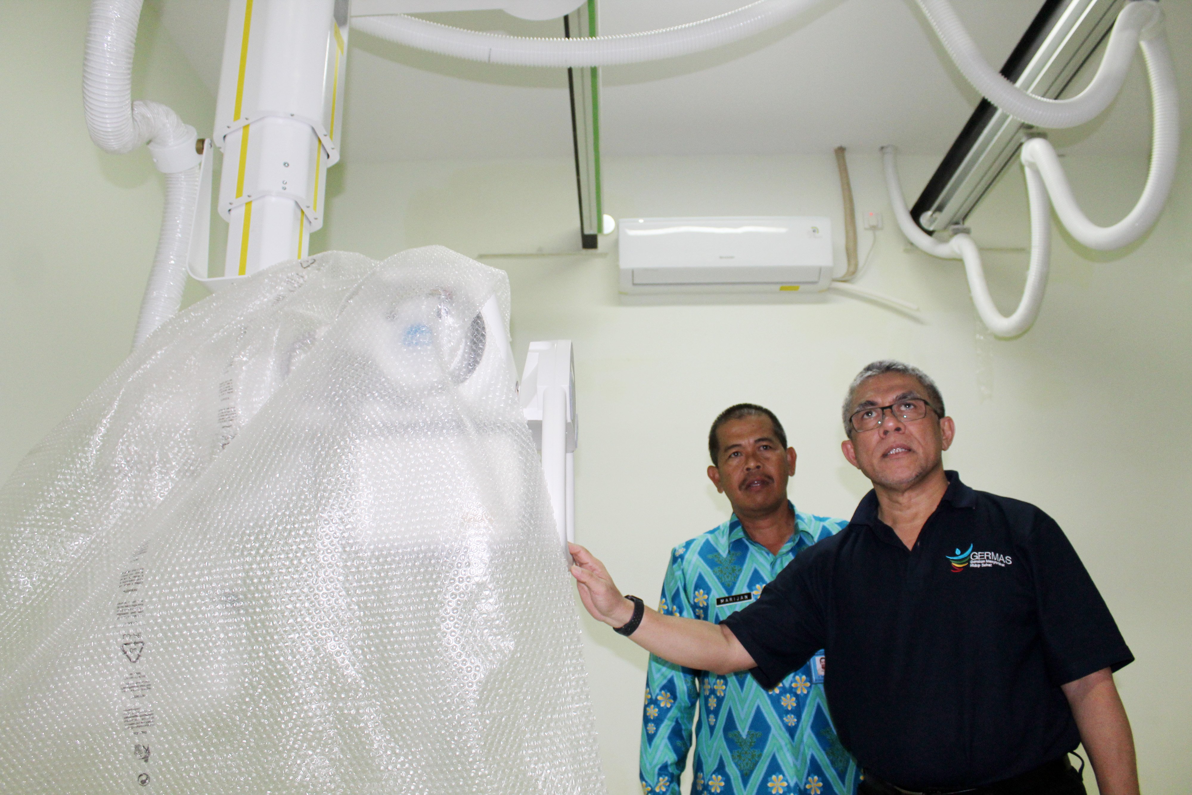 Sekjen Kemenkes Oscar Primadi (kanan)