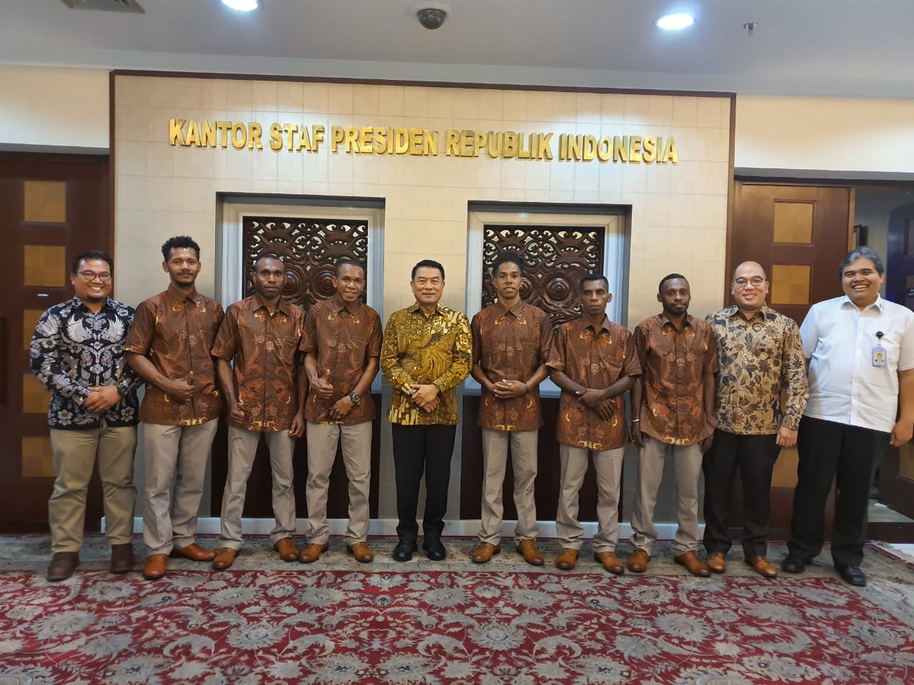 Kepala Staf Kepresidenan Moeldoko menerima delegasi 6 siswa lulusan Vokasi Petrotekno Technical School (VPTS) dari Bintuni Papua Barat.