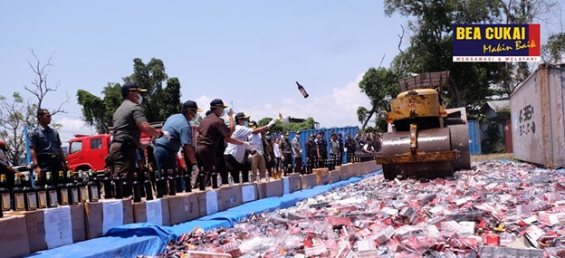 Lindungi Masyarakat dan Industri Dalam Negeri, Bea Cukai Musnahkan Barang Ilegal Senilai Miliaran Rupiah.