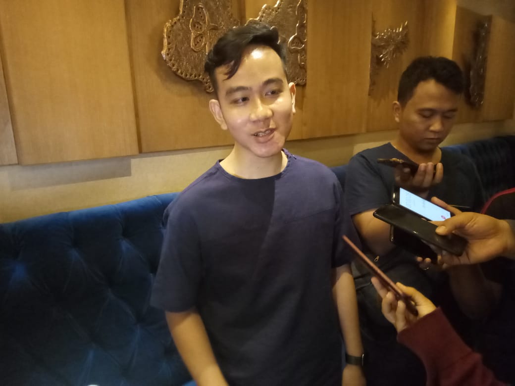 Gibran Rakabuming Raka memberikan penjelasan pencalonannya sebagai walikota Surakarta  di Hotel Sunan Solo, Selasa (12/11/2019).