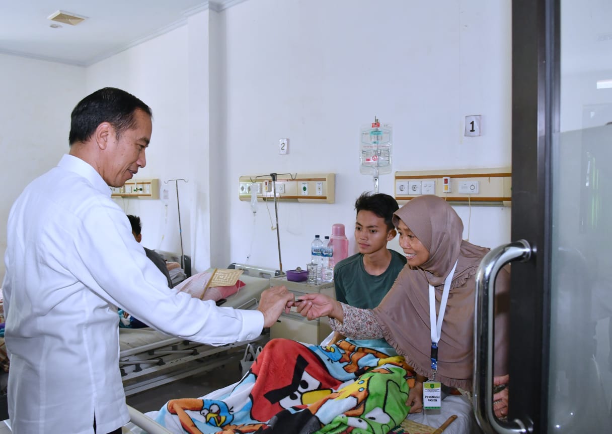 Presiden Joko Widodo melakukan sidak ke RSUD Subang.