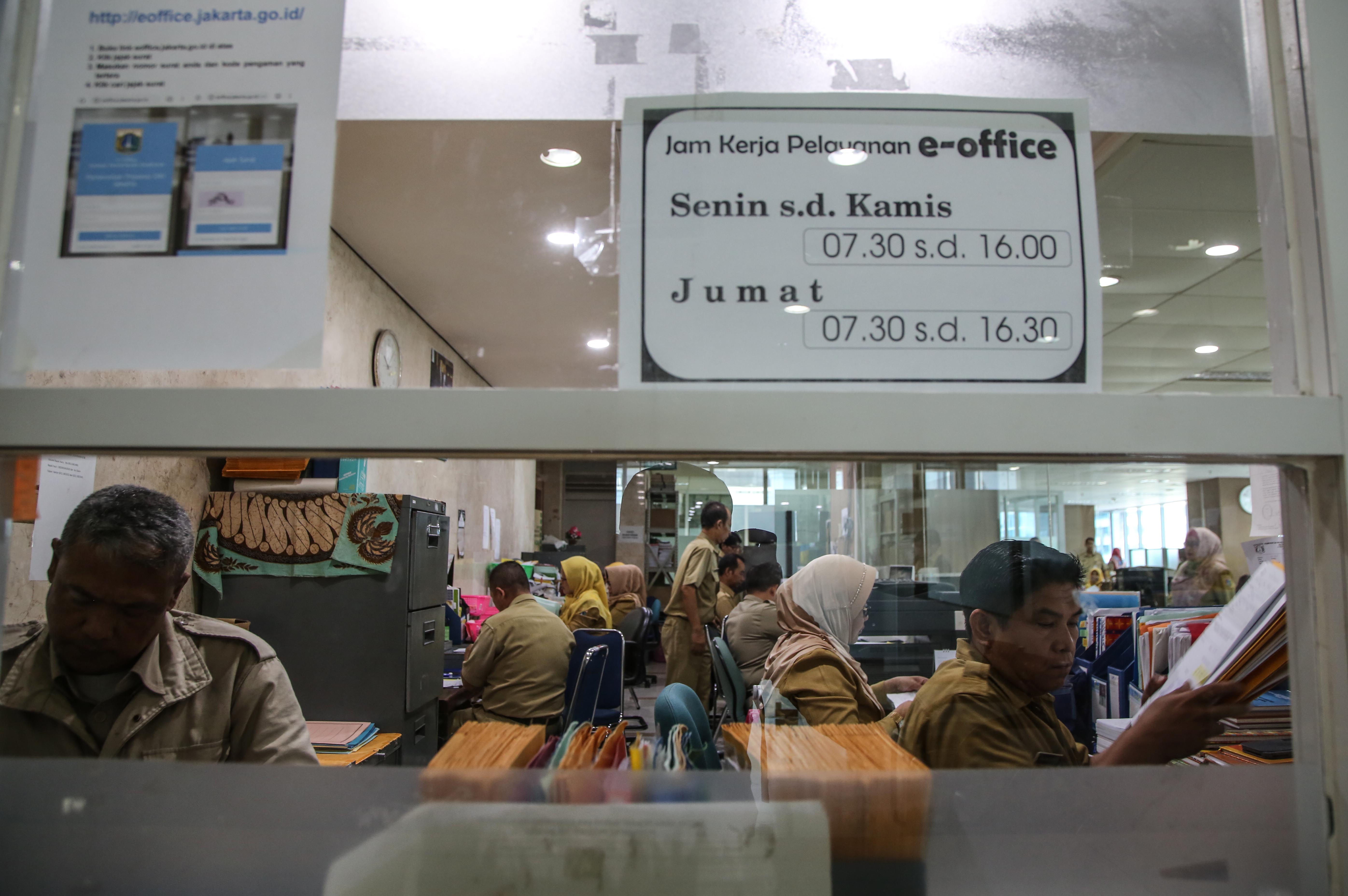 ilustrasi -- Aparatur Sipil Negara (ASN) Biro Umum Pemprov DKI Jakarta