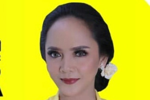  Bendahara Dewan Pimpinan Daerah atau DPD I Folkar Provinsi Papua Ulrike Stephanie Tamara Latumahina.