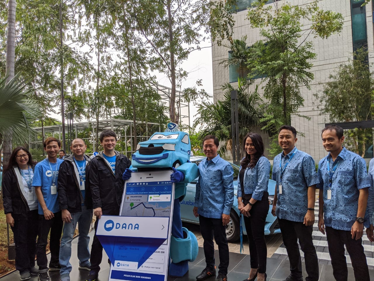 Penandatangan kerja sama antara Blue Bird dan Dana