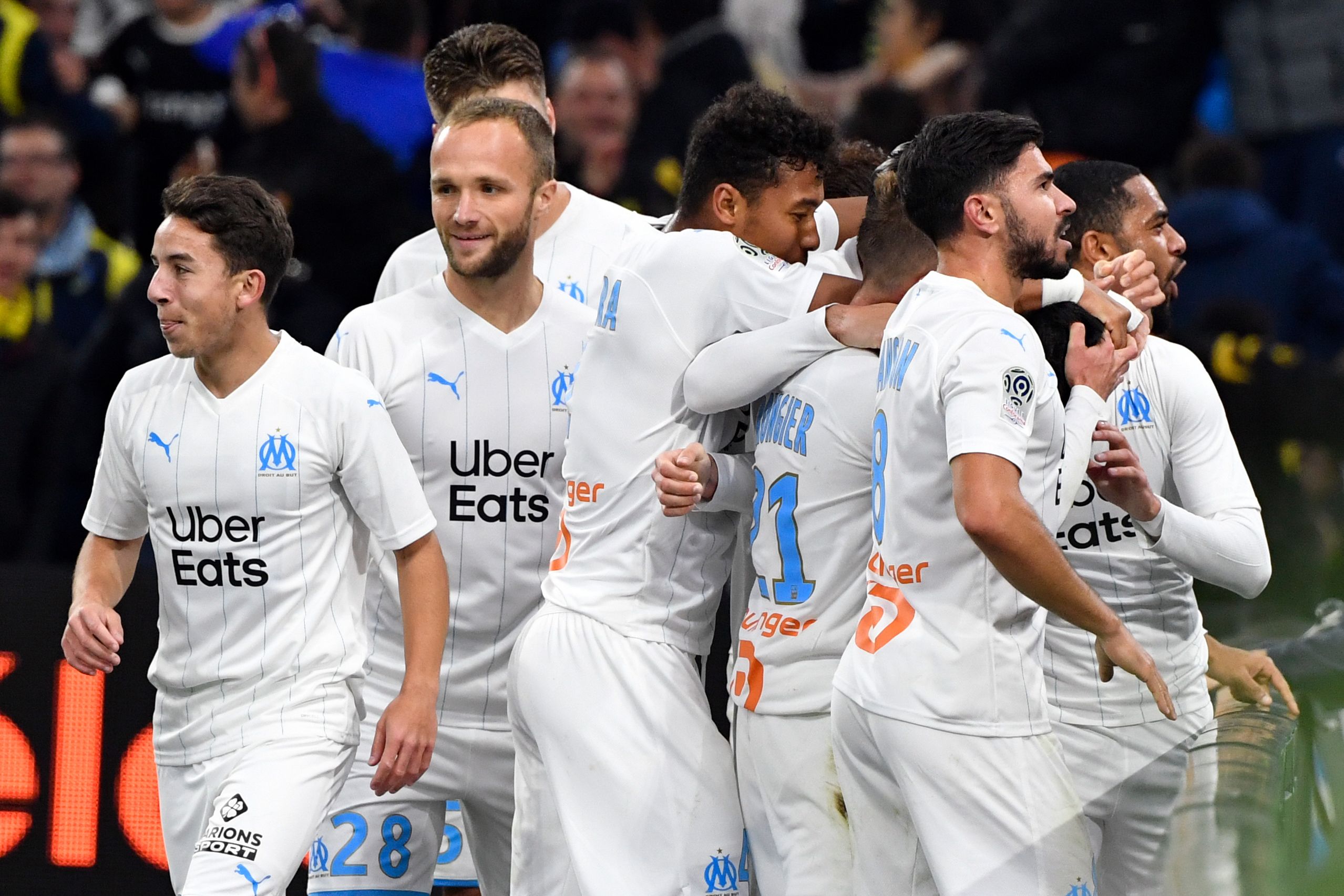 Para pemain Marseille melakukan selebrasi usai mencetak gol ke gawang Brest