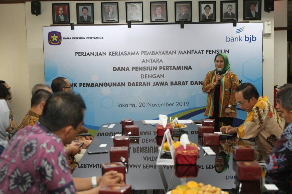 Direktur Konsumer & Ritel bank bjb Suartini memberikan sambutannya saat penandatanganan MoU antara bank bjb dengan Dana Pensiun Pertamina.