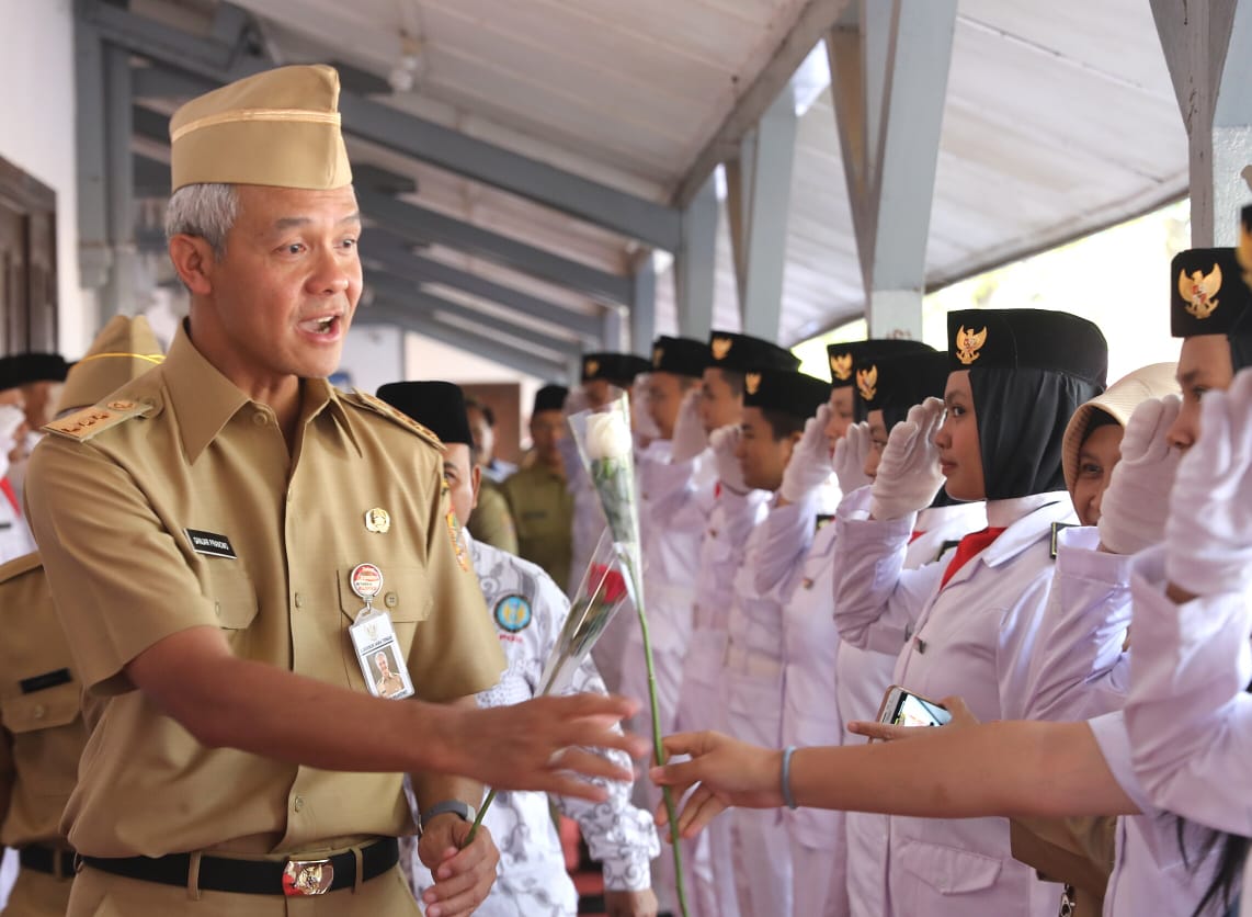 PIDATO Menteri Pendidikan dan Kebudayaan (Mendikbud) Nadiem Makarim dipuji Gubernur Jawa Tengah, Ganjar Pranowo saat upacara peringatan Hari