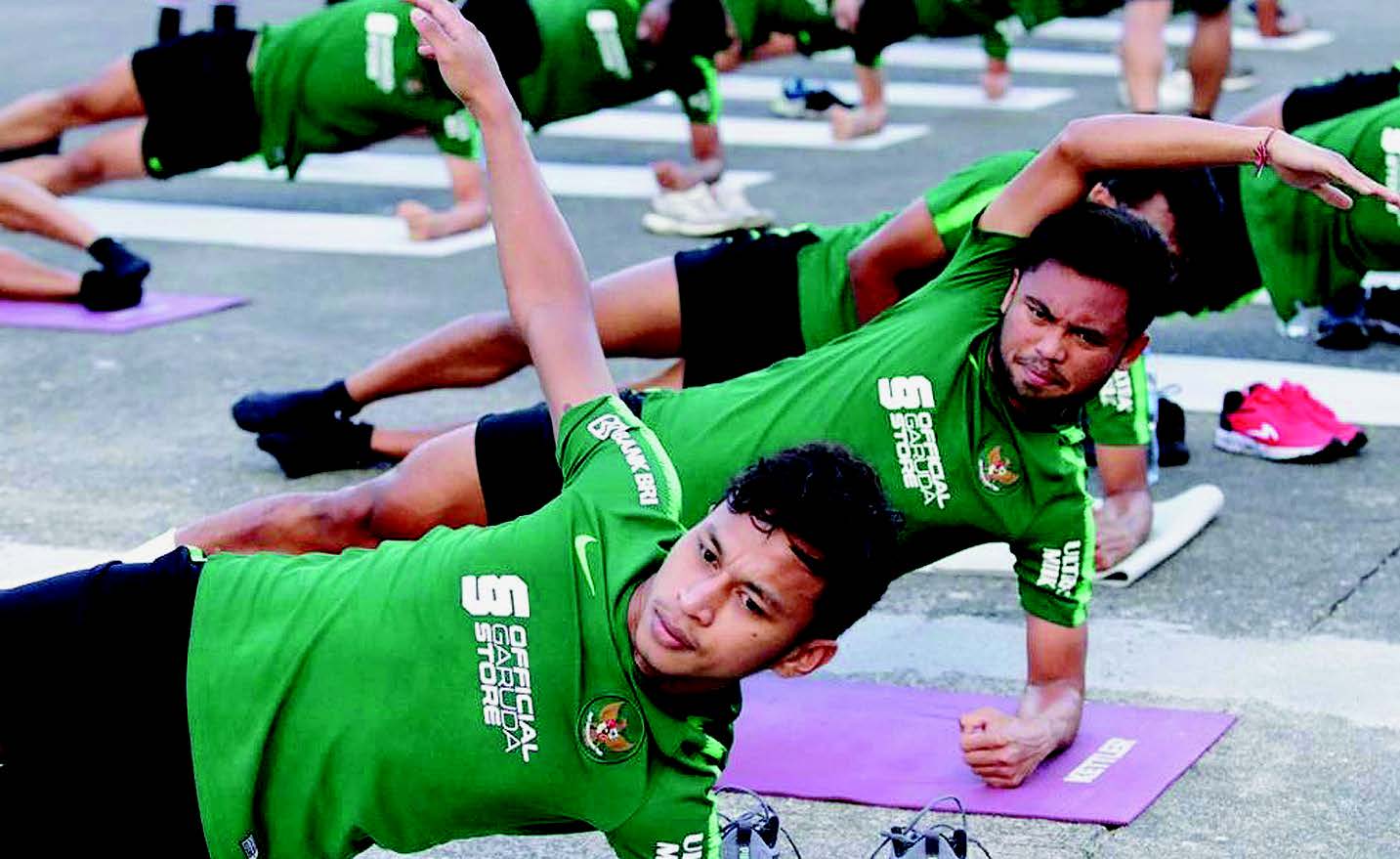 Osvaldo Haay (depan) dan Saddil Ramdani menjadi tumpuan ketajaman Indonesia saat menghadapi Vietnam pada laga ke-3 penyisihan Grup B.