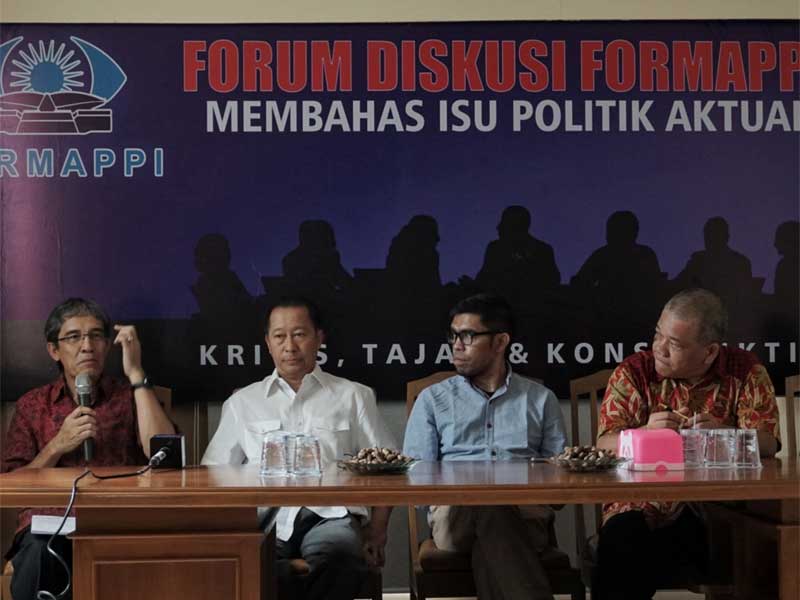  Mantan Komisioner KPU Hadar Nafi s Gumay (kiri), Politikus PPP Humphrey DJemat (kedua dari kiri), Direktur Eksekutif NCBI Juliaman Saragih.