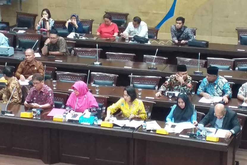 Rapat Dengar Pendapat Komisi XI dengan Kementerian Keuangan RI, Senin (4/11).