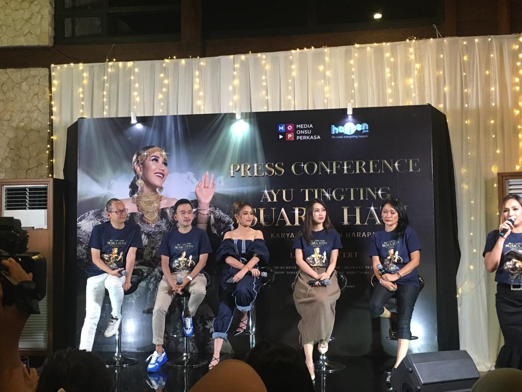 Jumpa pers Konser Ayu Ting Ting yang bertajuk 'Konser 10 Tahun Suara Hati Ayu TingTing' di Jakarta, Rabu (27/11).
