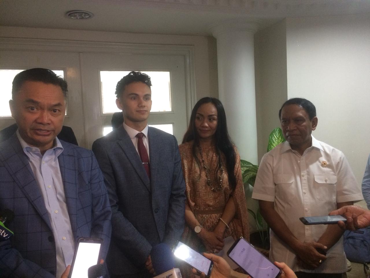 Sambangi Menpora, Luis Leeds Ingin Jadi WNI