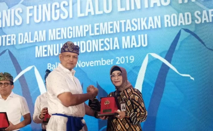 Irjen Pol Refdi Andri (kiri) dan Direktur Hubungan Kelembagaan BNI Adi Sulistyowati dalam Peluncuran Ropilnas dilakukan di Kuta,Bali