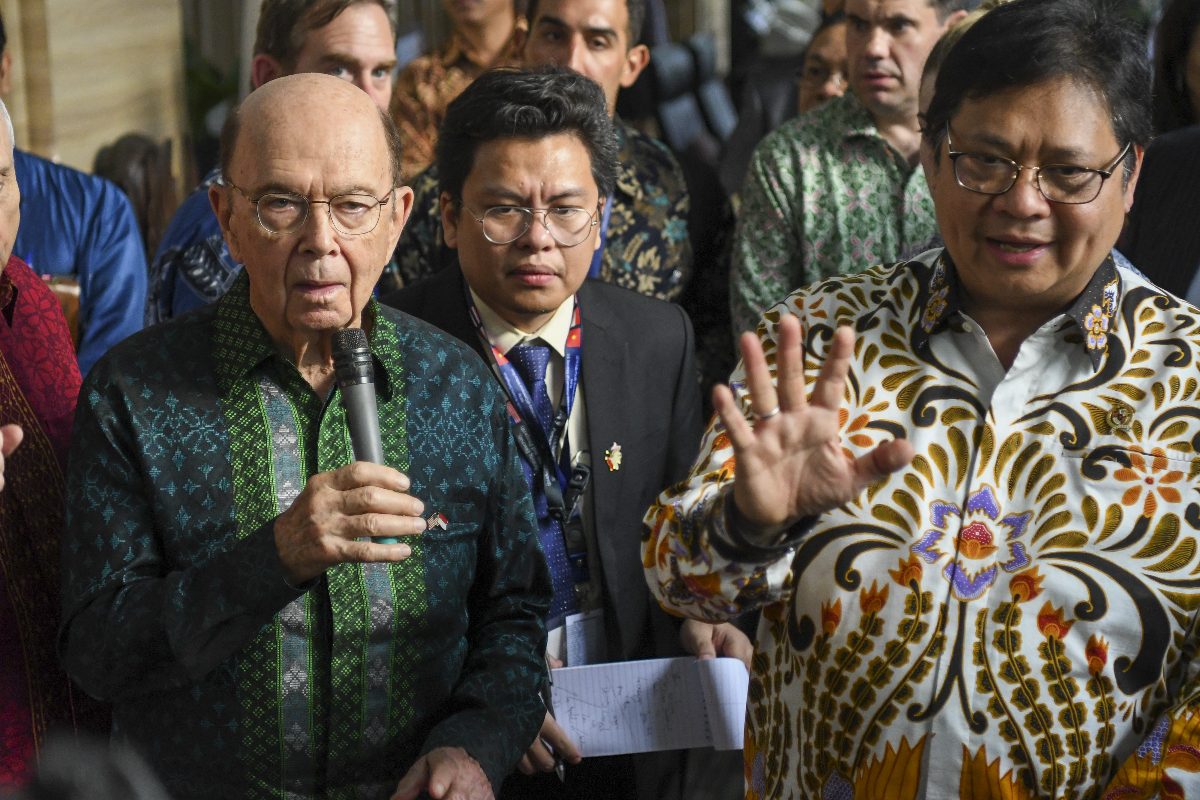 Menteri Perdagangan AS Wilbur Ross saat bertemu dengan Menko Perekonomian RI Airlangga hartarto