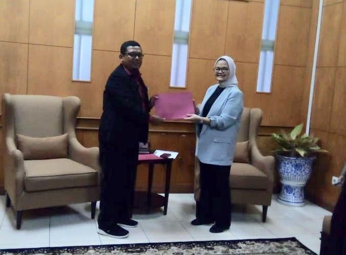 Ketua Umum FIB, Fidi Setyawan, bertemu Kepala BPOM, Penny K. Lukito terkait polemik Kemenkes akan ambil alih izin edar obat dari BPOM.