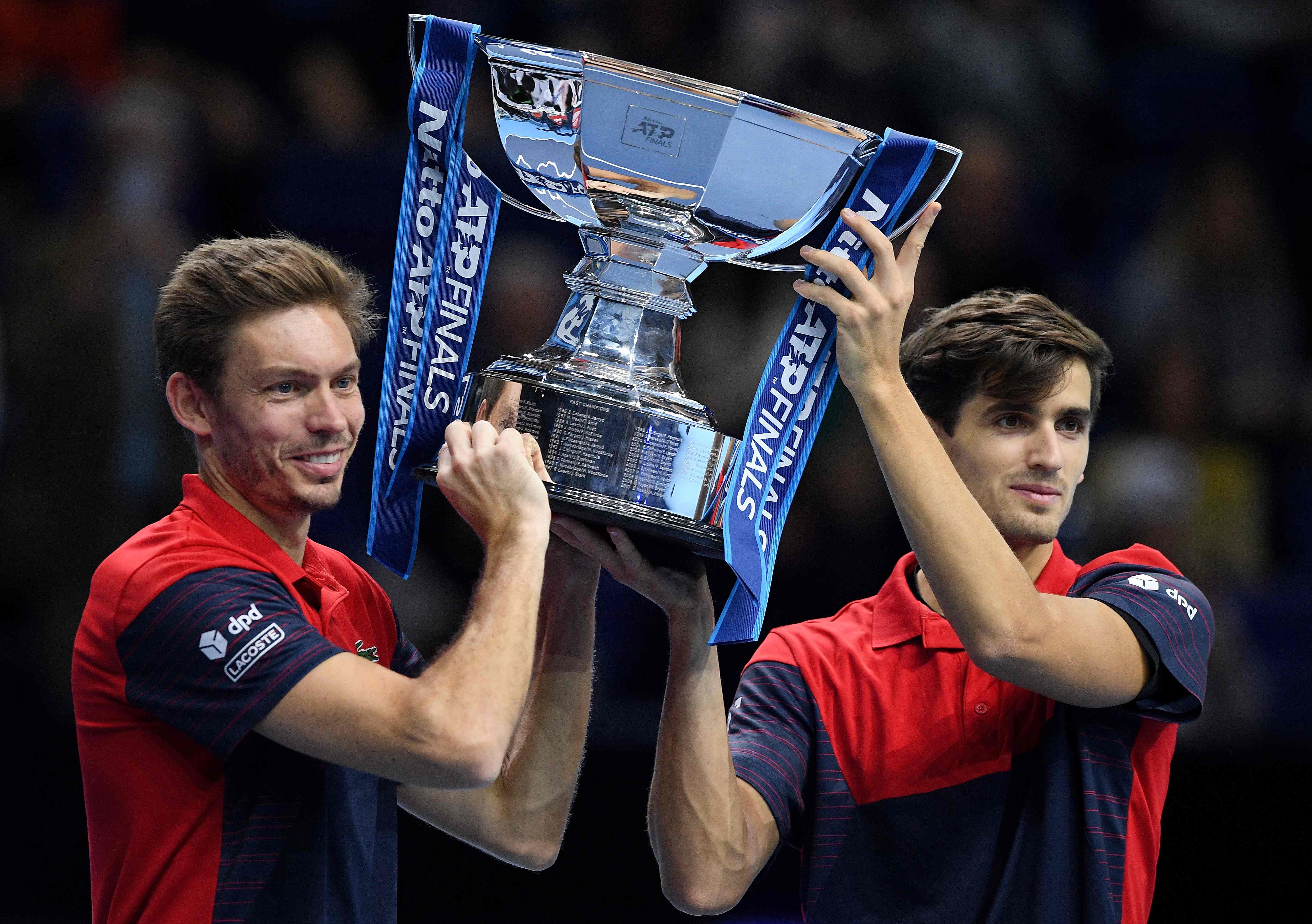 Pasangan ganda putra Nicolas Mahut (kiri) dan Pierre-Hugues Herbert