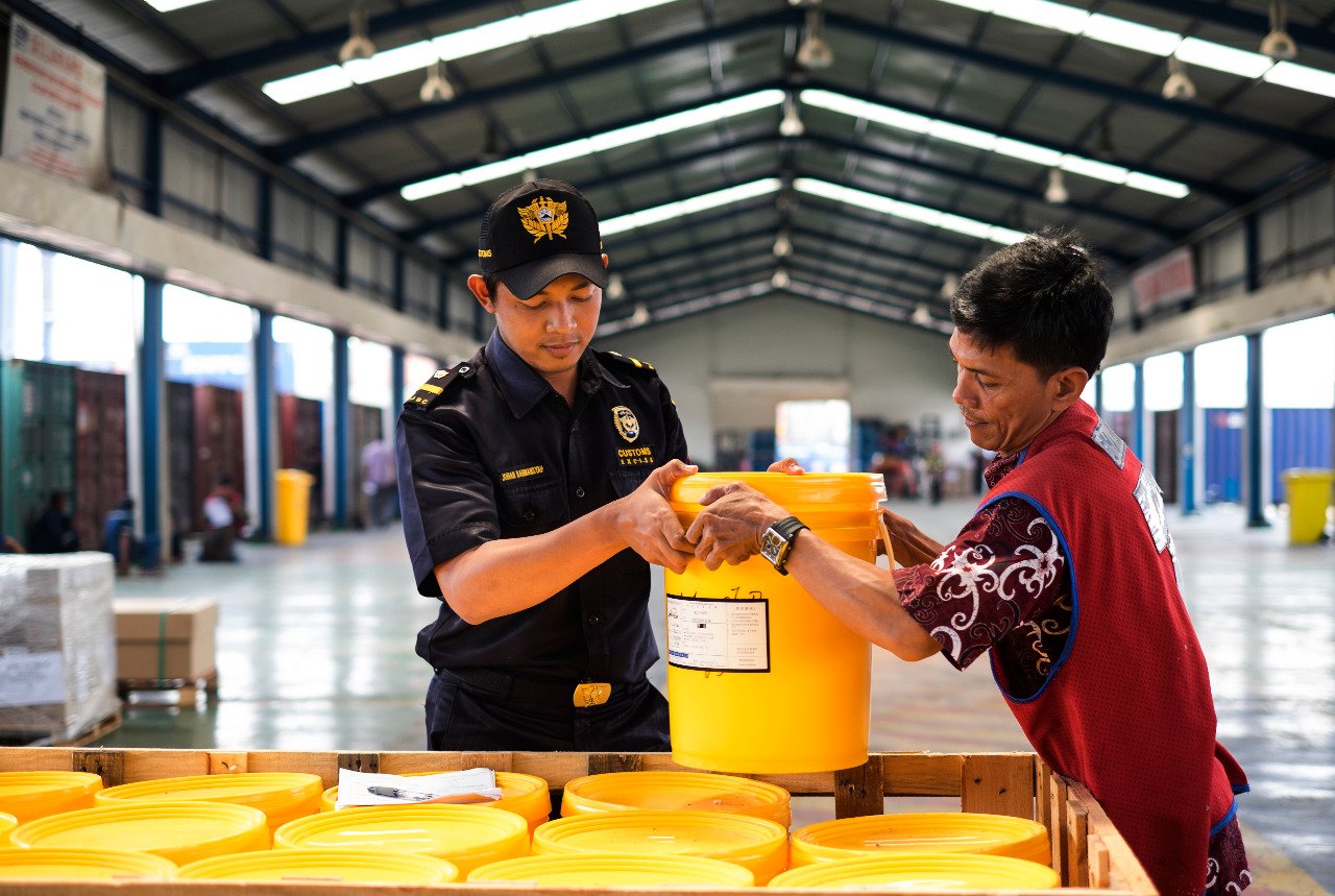 Kemudahan berusaha yang diberikan kepada pengguna fasilitas Gudang Berikat. 