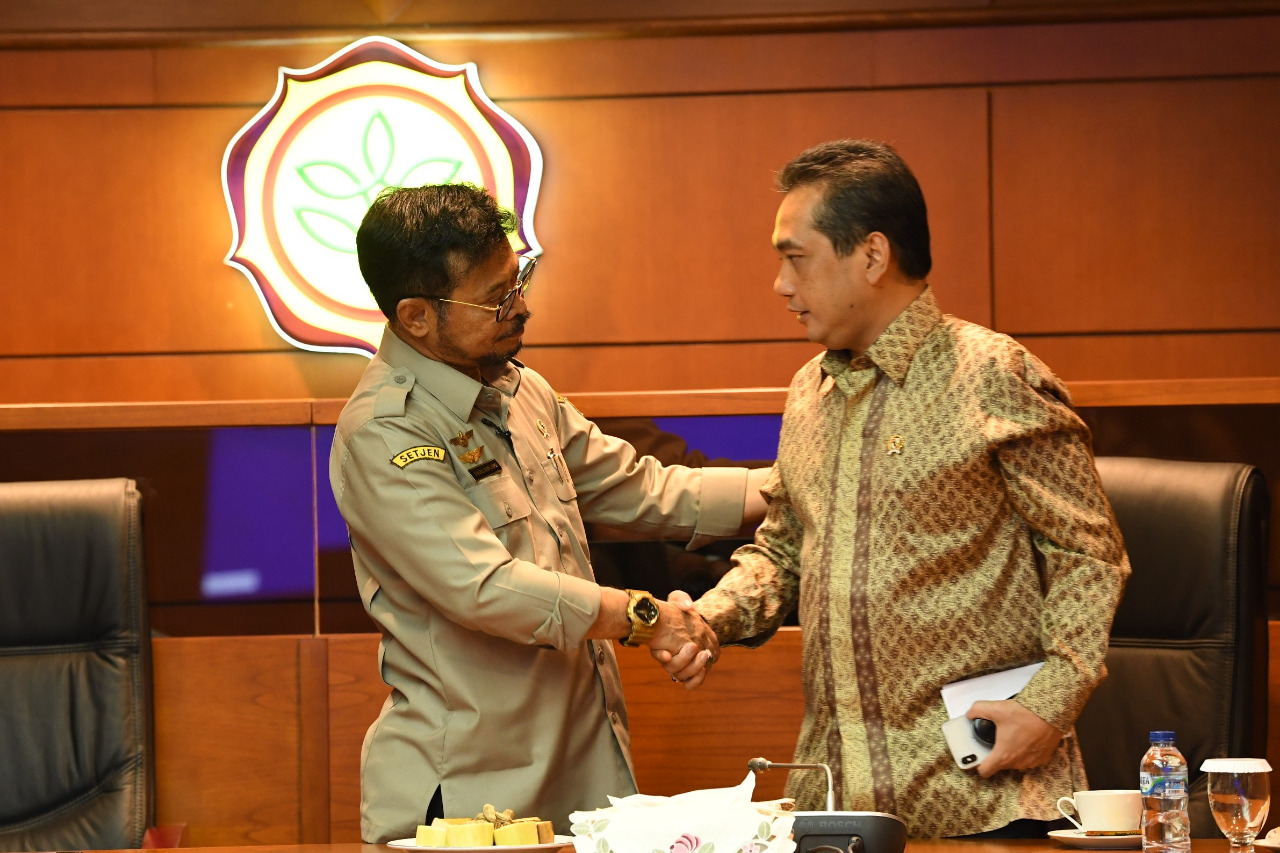 Mentan Syahrul Yasin Limpo bertemu Mendag Agus Suparmanto di  di Gedung A Kementan, Jakarta, Senin (11/11).