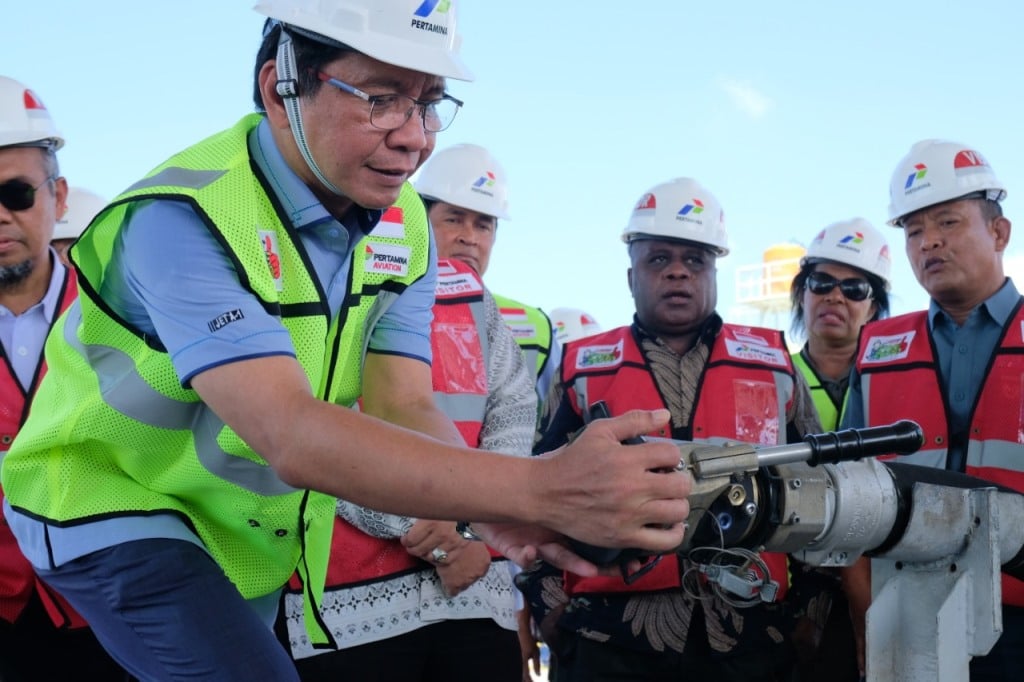 Pertamina (Persero) saat meresmikan Depot Pengisian Pesawat Udara (DPPU) DEO, kompleks Bandara Domine Eduard Osok (DEO) Kota Sorong. 