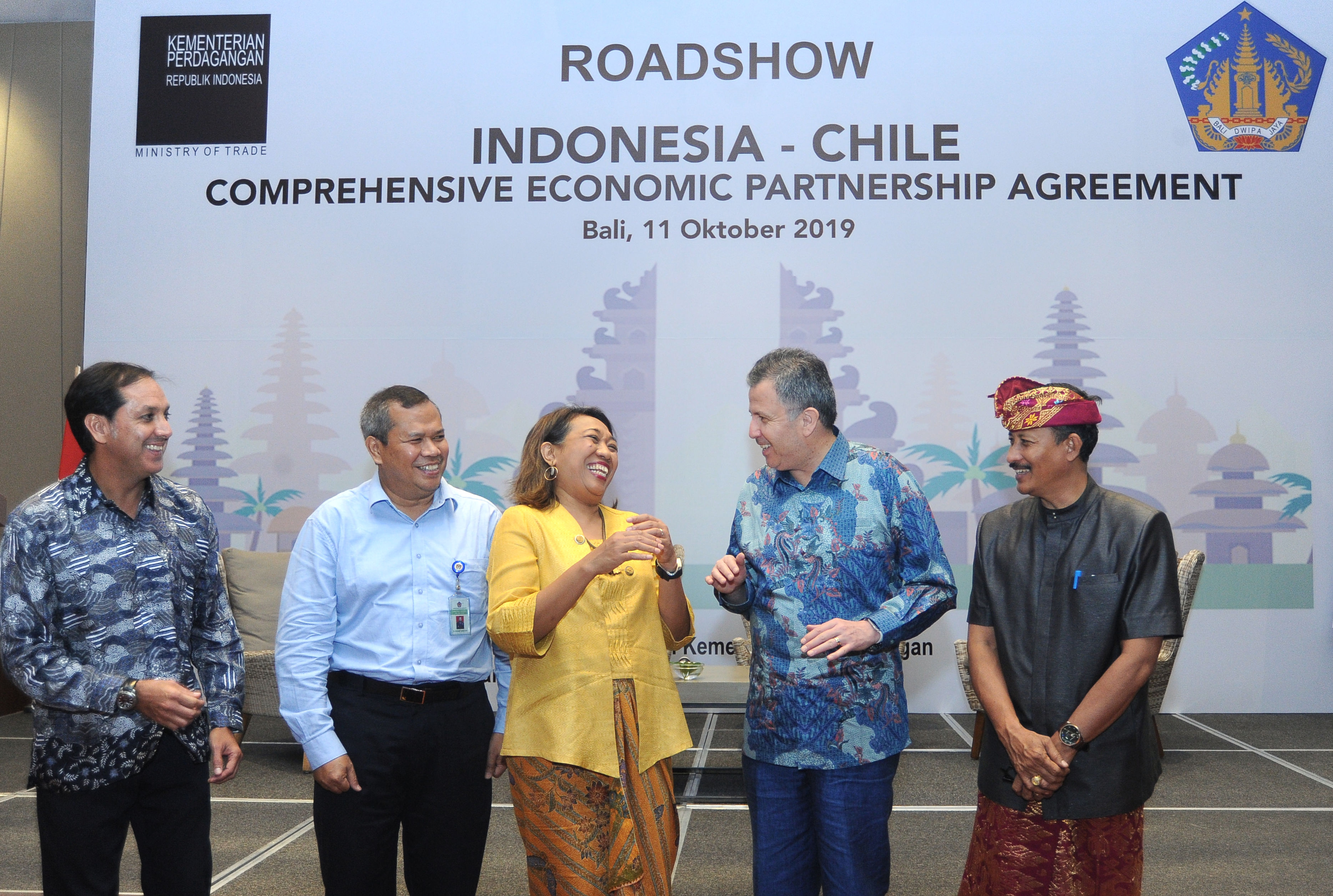 SOSIALISASI KESEPAKATAN DAGANG INDONESIA-CHILI: Direktur Perundingan Bilateral Kementerian Perdagangan Ni Made Ayu Marthini (tengah)