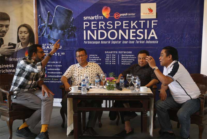 dari kiri Haris Azhar pendiri Lokataru, M Zaki Mubarak, Pengamat Gerakan Islam/UIN Jakarta, moderator Ichan Loulembah, dan Prof Irfan Idris.