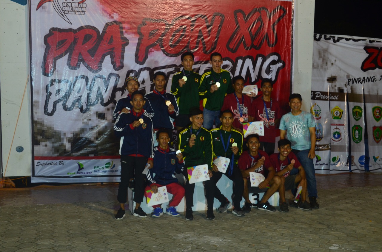 Atlet panjat tebing Kalimantan Selatan yang berlaga di Pra-PON XX di Pinrang, Sulawesi Selatan.