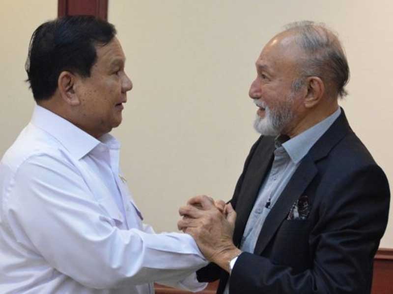 Menteri Pertahanan Republik Indonesia Prabowo Subianto menerima kunjungan Wali Nanggroe Aceh, Malik Mahmud Al Haytar.