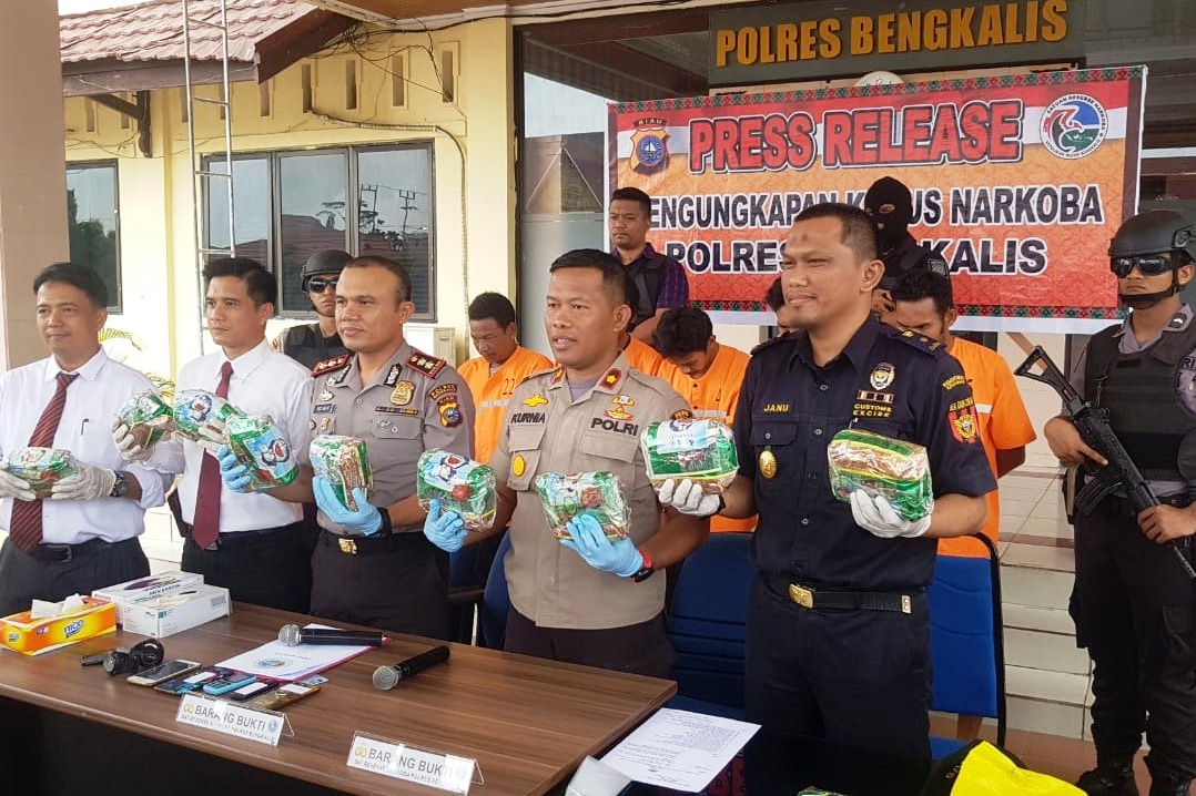 Bea Cukai Bengkalis bersinergi dengan Polres Bengkalis berhasil mengamankan sebanyak kurang lebih 10kg sabu.