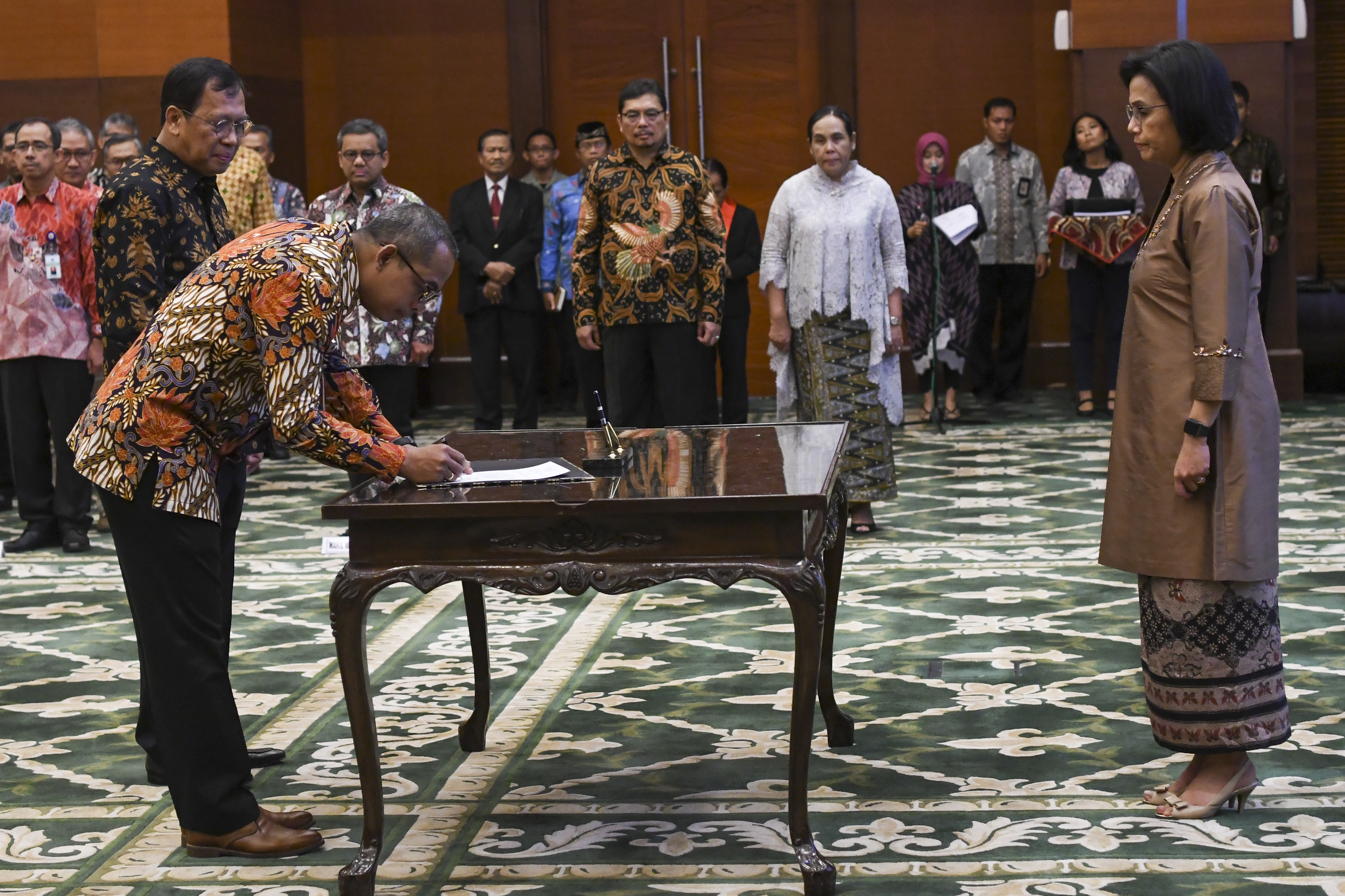 Menteri Keuangan Sri Mulyani Indrawati melantik Suryo Utomo sebagai Direktur Jenderal (Dirjen) Pajak yang baru menggantikan Robert Pakpahan.