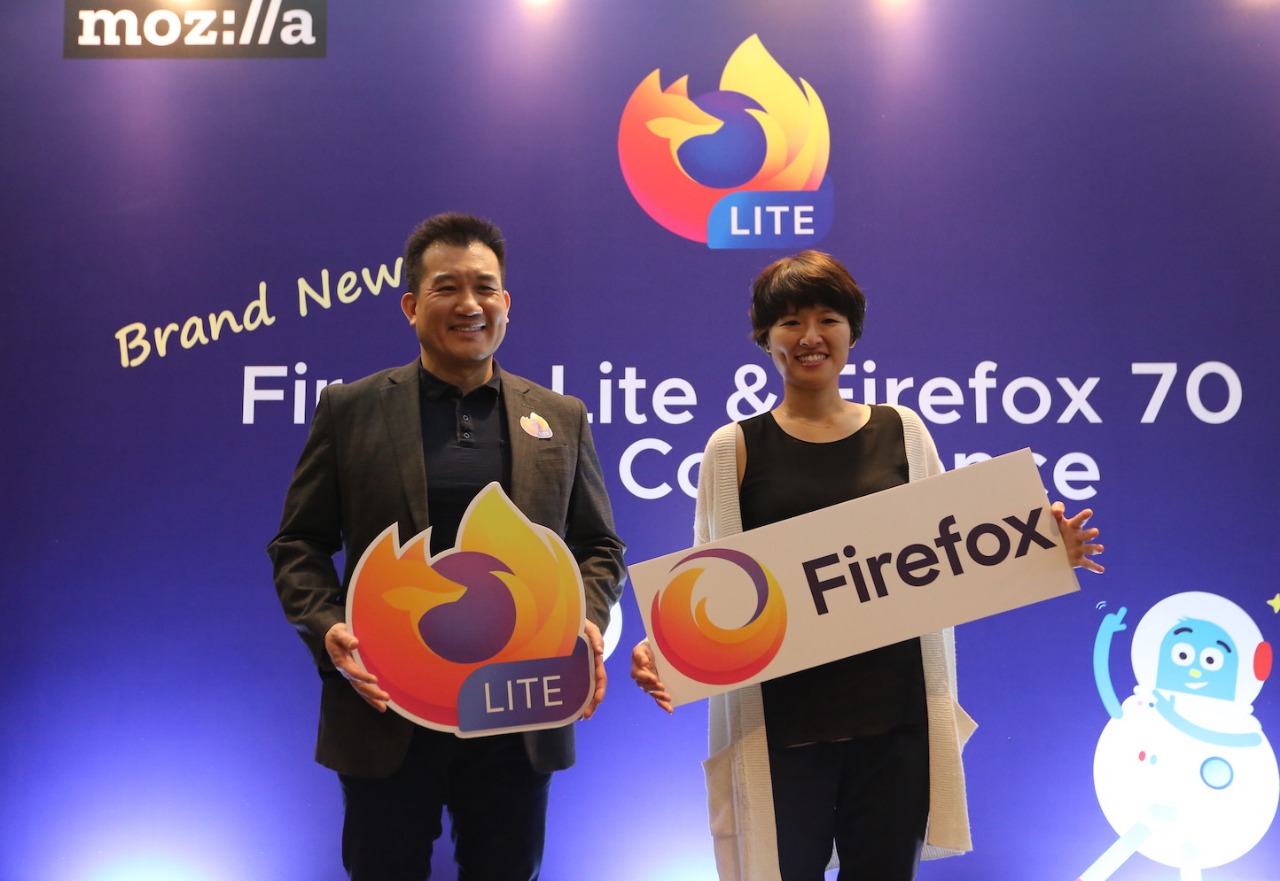  Stan Leong (kiri), VP and General Manager of Emerging Markets, Mozilla, pada jumpa pers di Jakarta, Rabu (27/11).