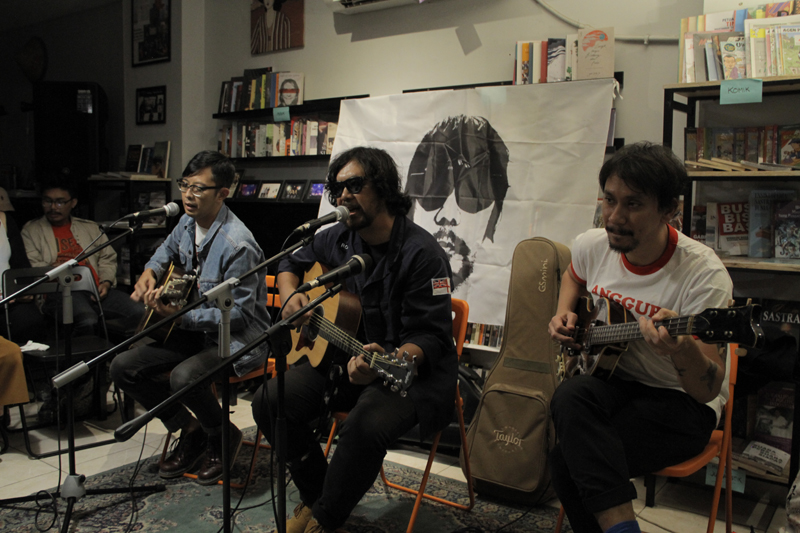 Penampilan Sir Dandy dalam peluncuran mini album Intermediate.