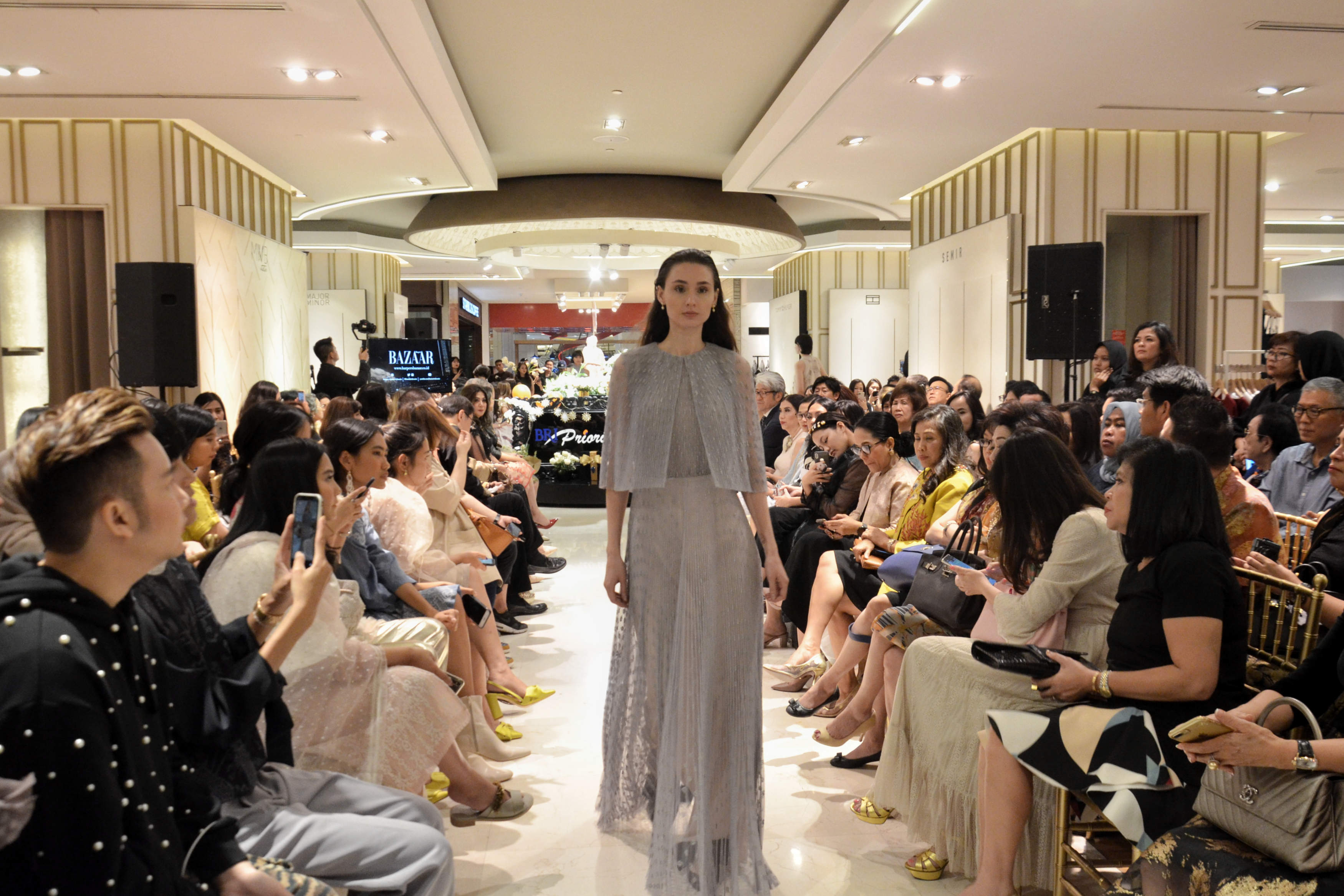 GALERIES LAFAYETTE DAN BANK BRI GANDENG SAPTO DJOJOKARTIKO PADASEMARAK AKHIR TAHUN GOLDEN NIGHT